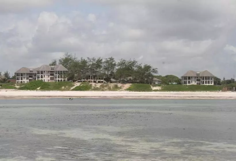 هتل Watamu Adventist Beach Resort