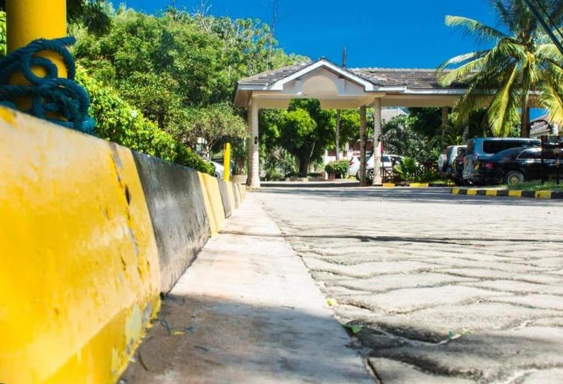 هتل Watamu Adventist Beach Resort