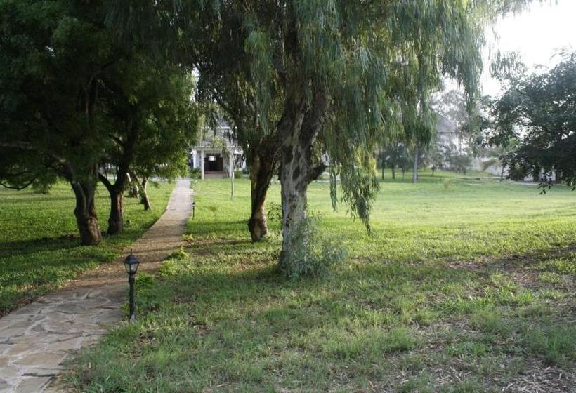 هتل Watamu Adventist Beach Resort