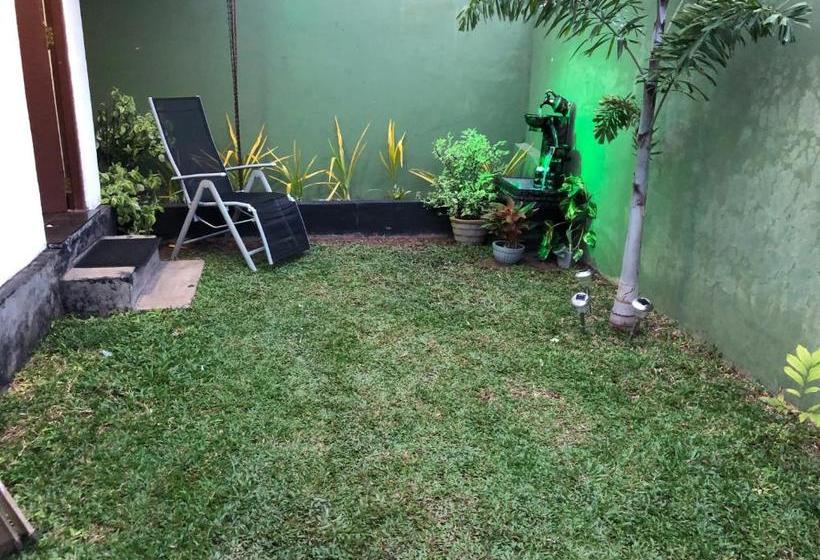 Pension Shenys Beach Villa