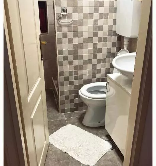 Vila Jelena, Tara