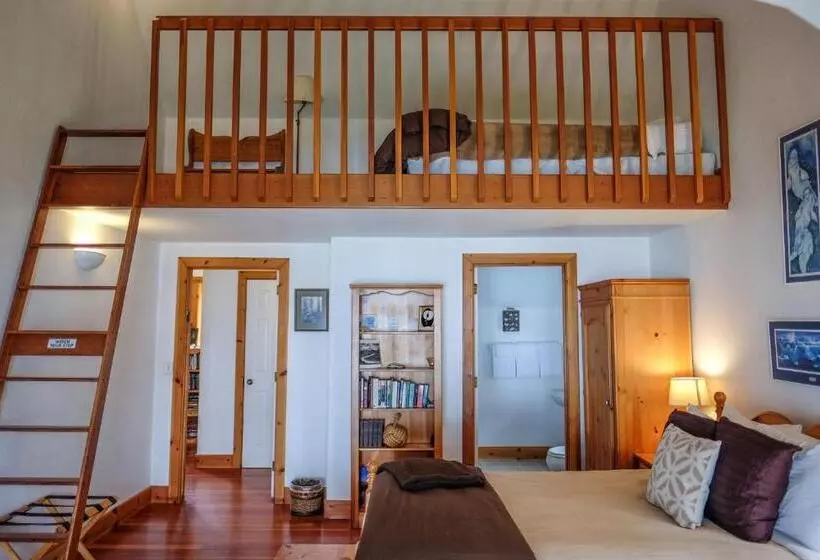 Aamiaismajoitus (B&B) Lost Whale Inn