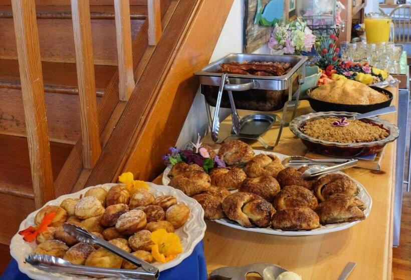 مبيت وإفطار Lost Whale Inn