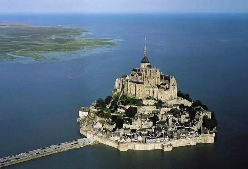 ホテル The Storyteller Apartment Chateau Le Mur