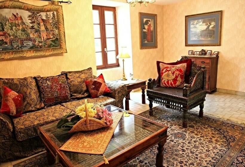 Отель The Storyteller Apartment Chateau Le Mur