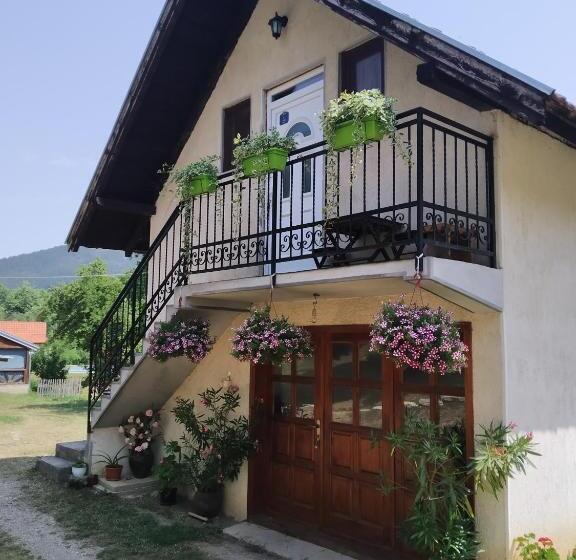 پانسیون Apartman Ana