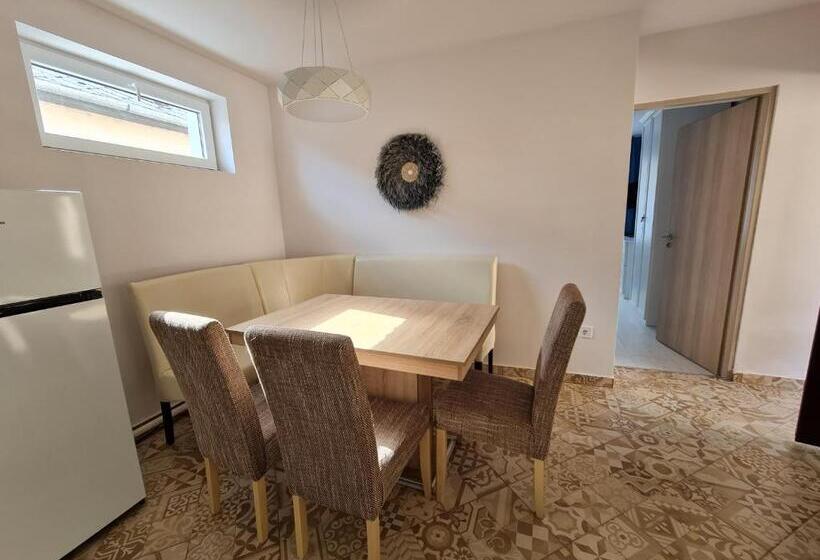 بنسيون Borostyán Vendégház