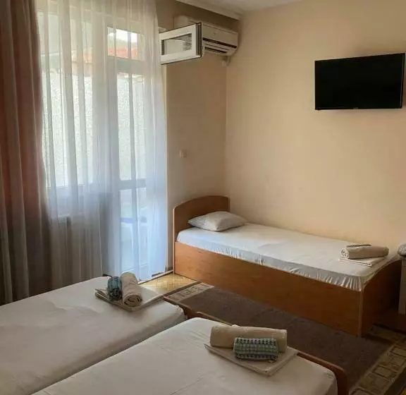 پانسیون Family Hotel May