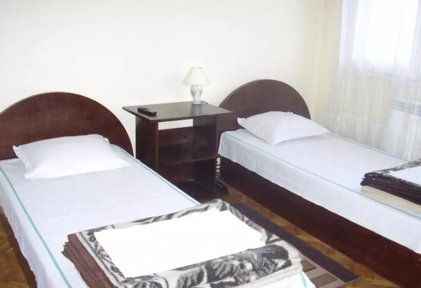 پانسیون Family Hotel May