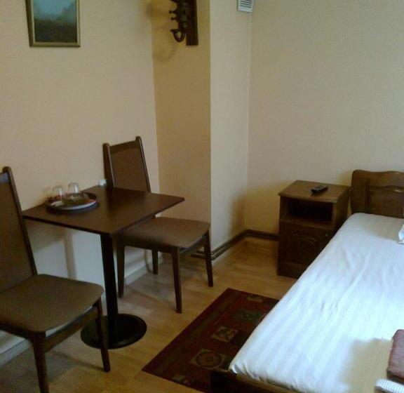 פנסיון Family Hotel May