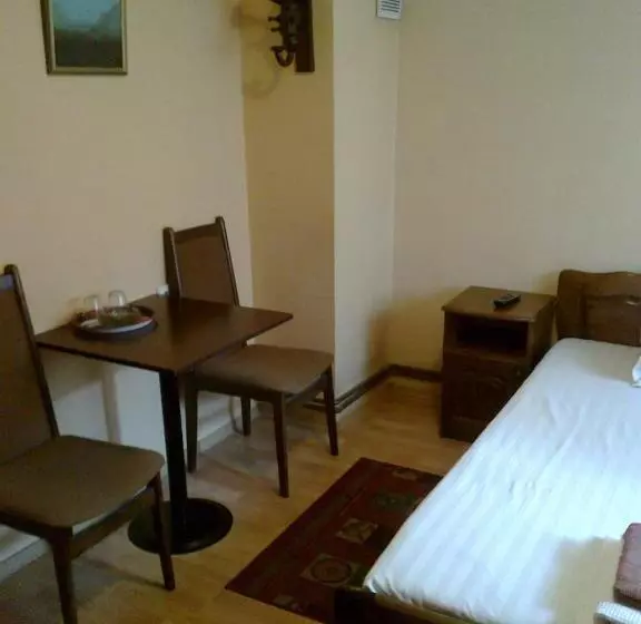 پانسیون Family Hotel May