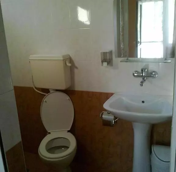 پانسیون Family Hotel May