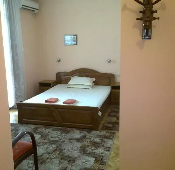 پانسیون Family Hotel May