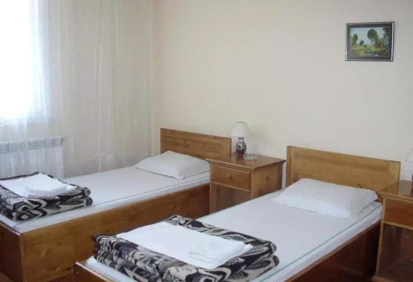 پانسیون Family Hotel May