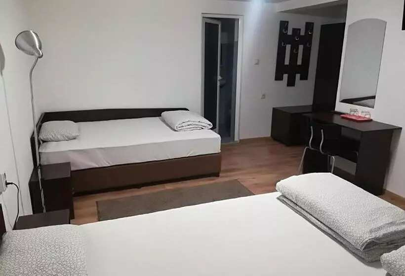 پانسیون Family Hotel May