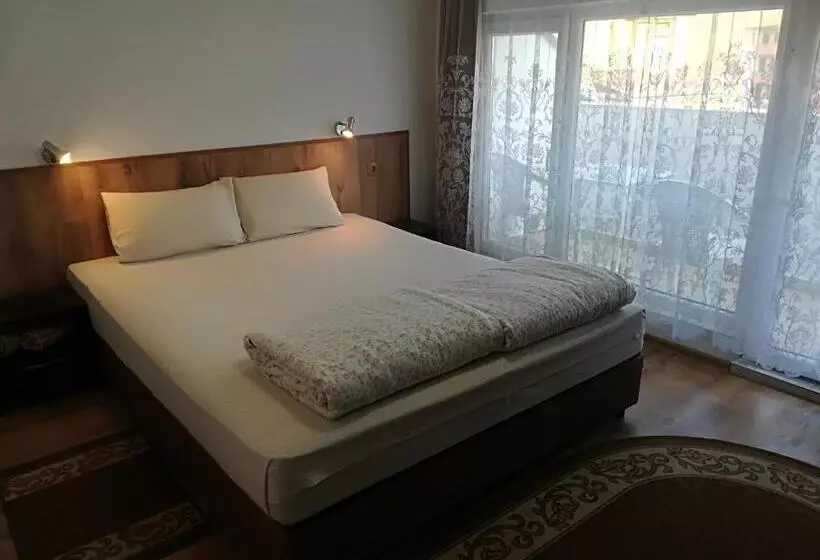 پانسیون Family Hotel May