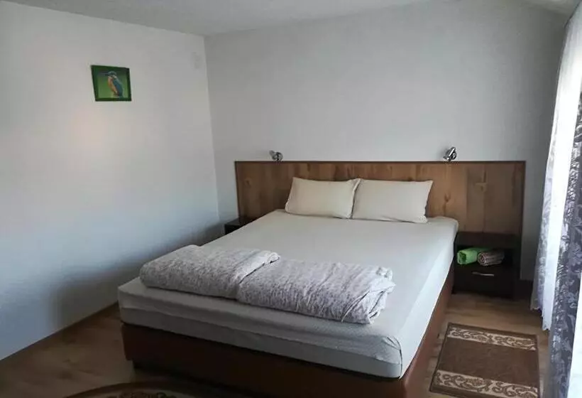 پانسیون Family Hotel May