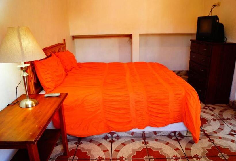 Pansiyon Hospedaje La Hoja