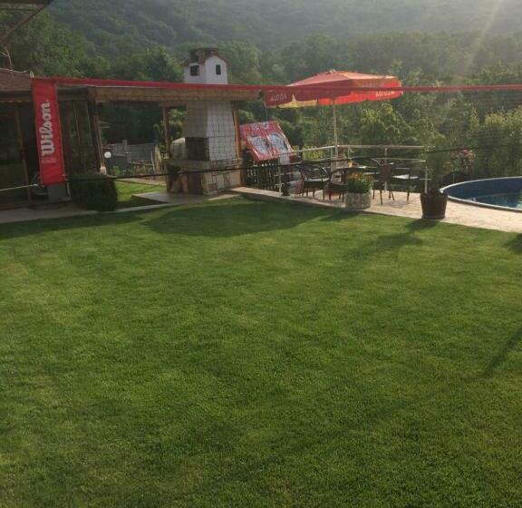 פנסיון Vila Roza