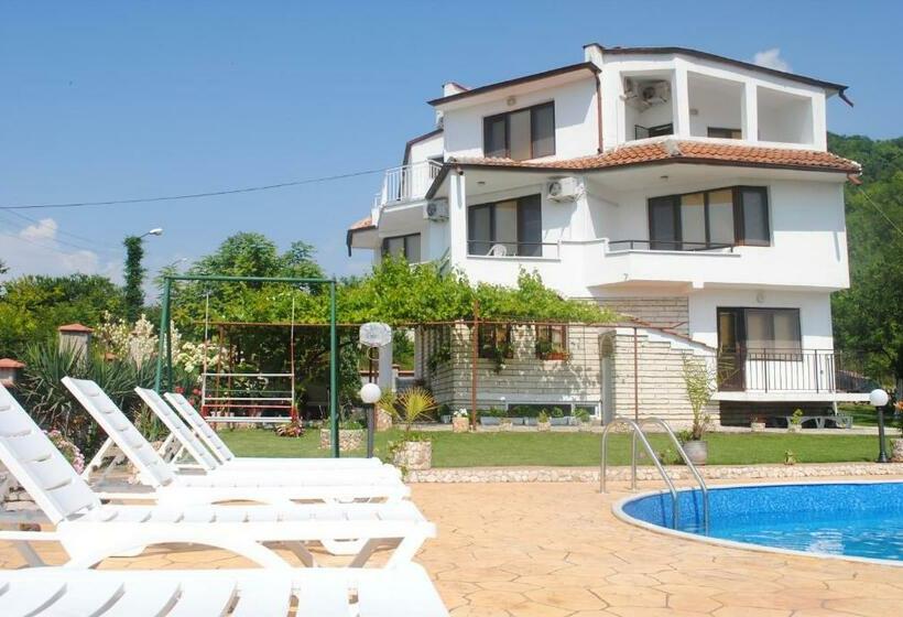 פנסיון Vila Roza