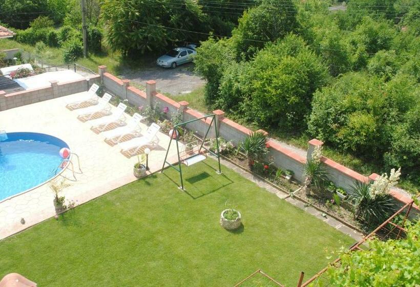 פנסיון Vila Roza