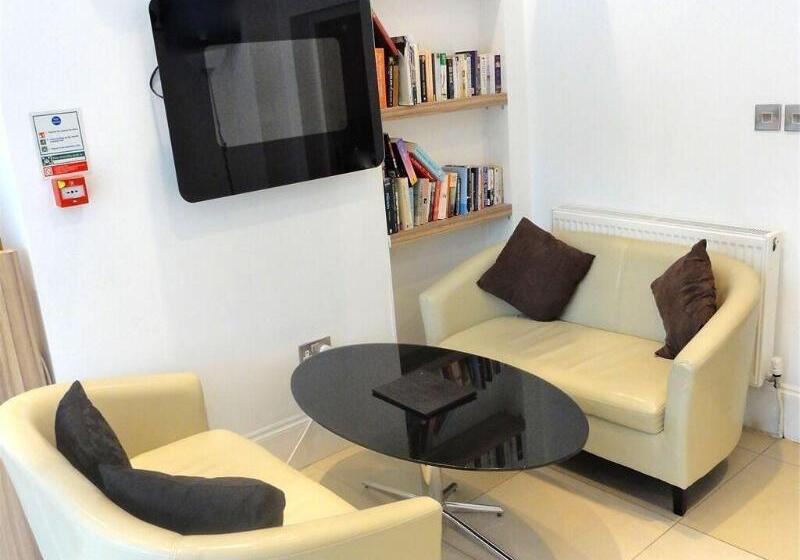 민박 Skylark Guest House