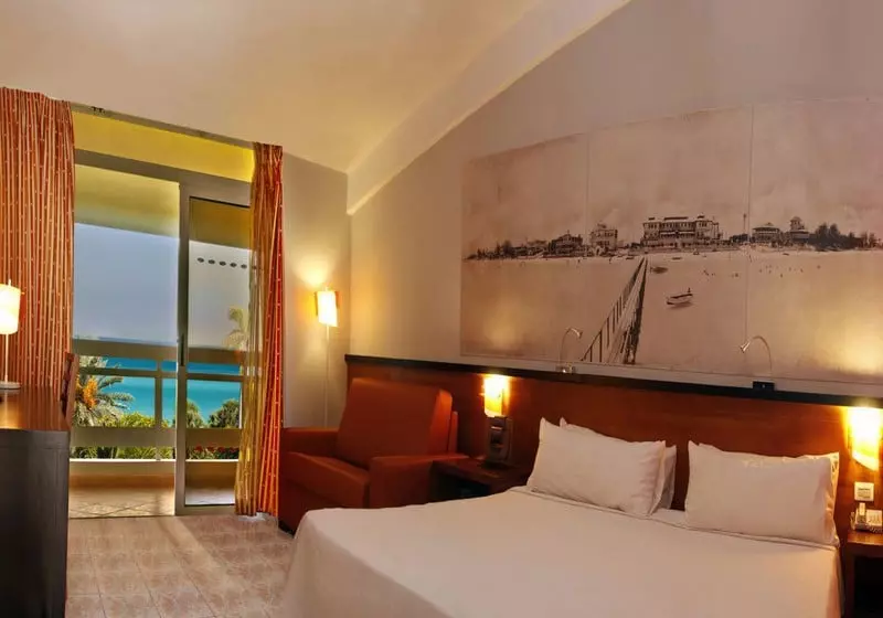 Occidental Arenas Blancas