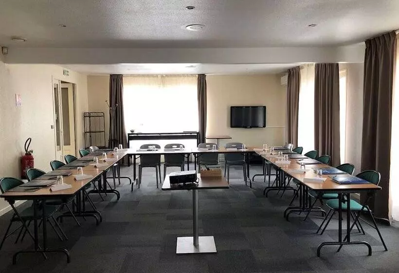 ホテル Kyriad Direct Montpellier Saint Jean De Védas La Peyrière