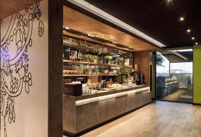 ホテル Ibis Budget Málaga Aeropuerto Avenida De Velazquez