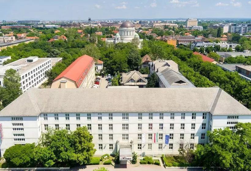 Отель Millennium