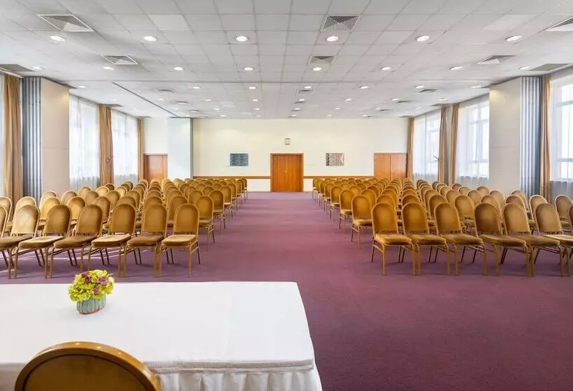 Отель Millennium