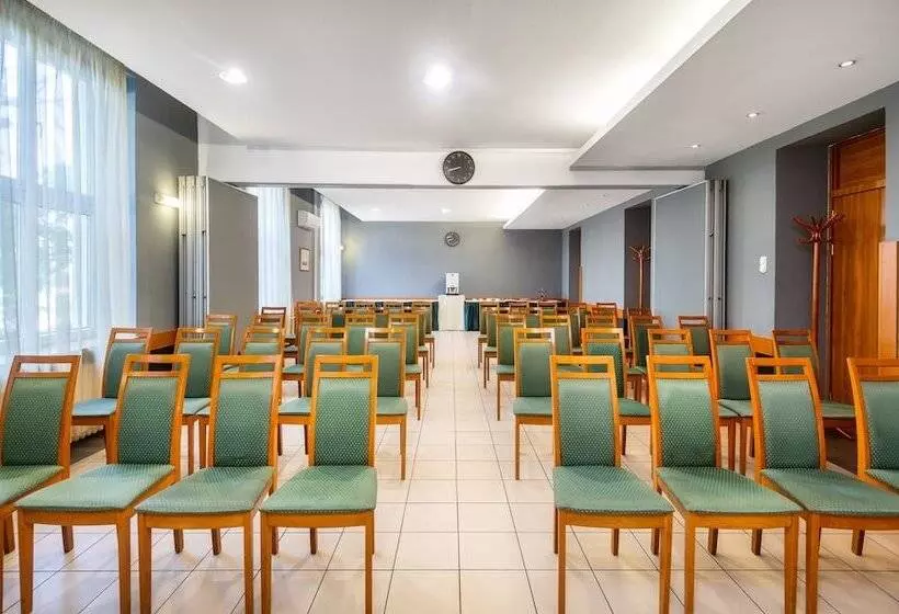 Отель Millennium