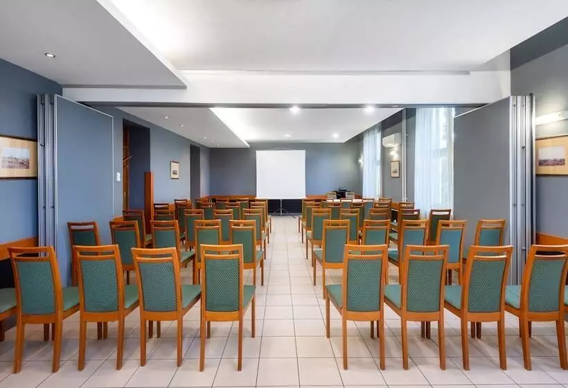 Отель Millennium