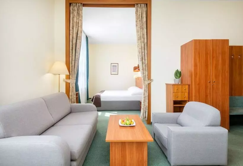 Отель Millennium