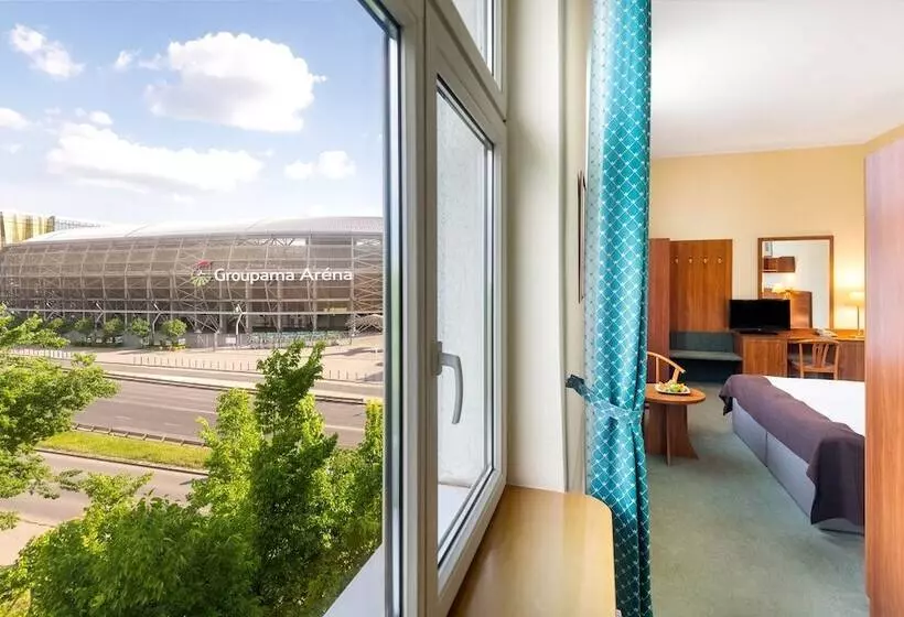 Отель Millennium