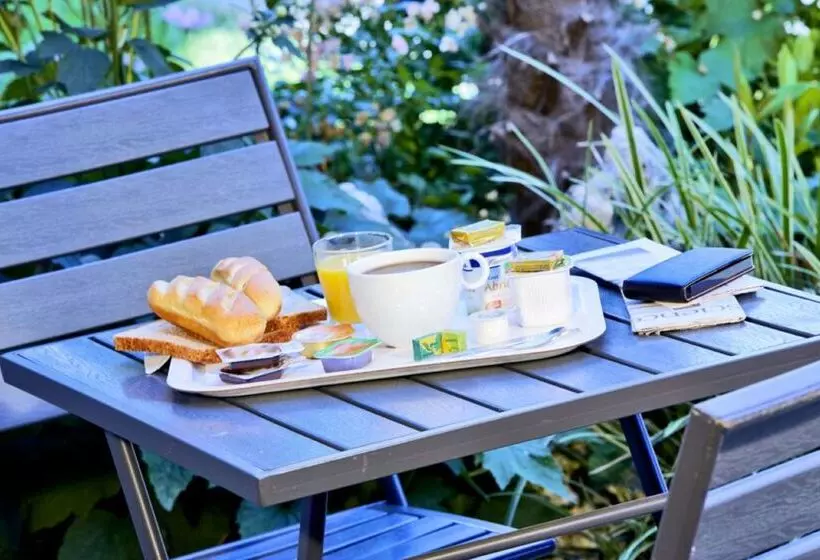 Отель Premiere Classe Bourges