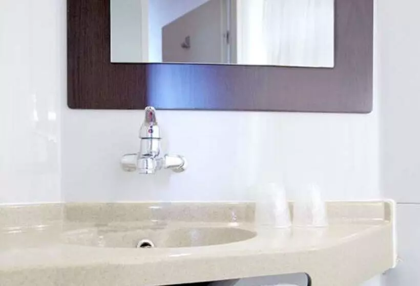 Отель Premiere Classe Bourges