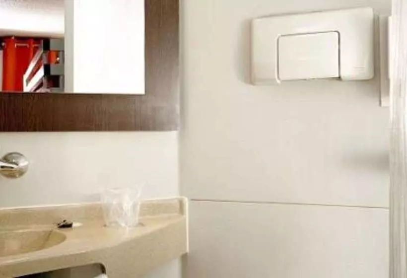 Отель Premiere Classe Bourges