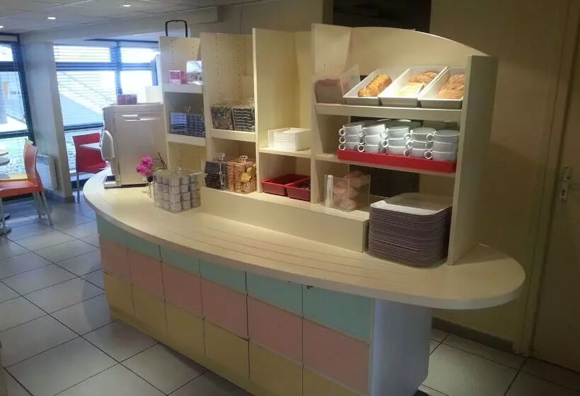 ホテル Premiere Classe Lyon Est Aeroport Saint Exupery