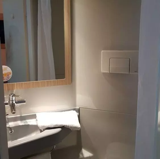 ホテル Premiere Classe Lyon Est Aeroport Saint Exupery