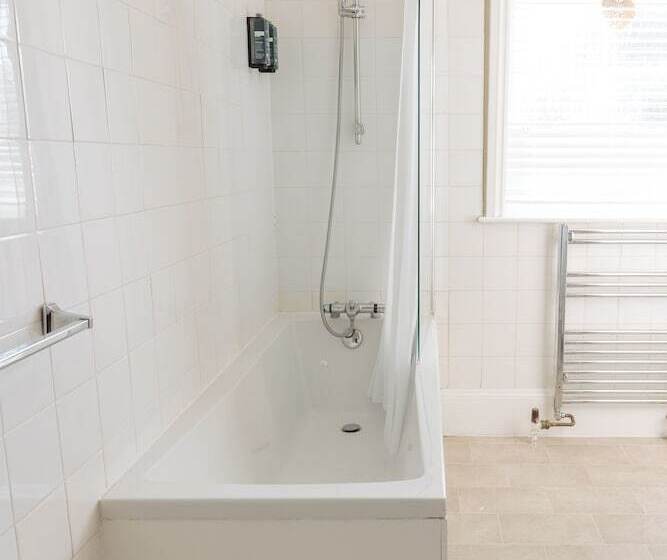 בית מלון כפרי The Horton Inn