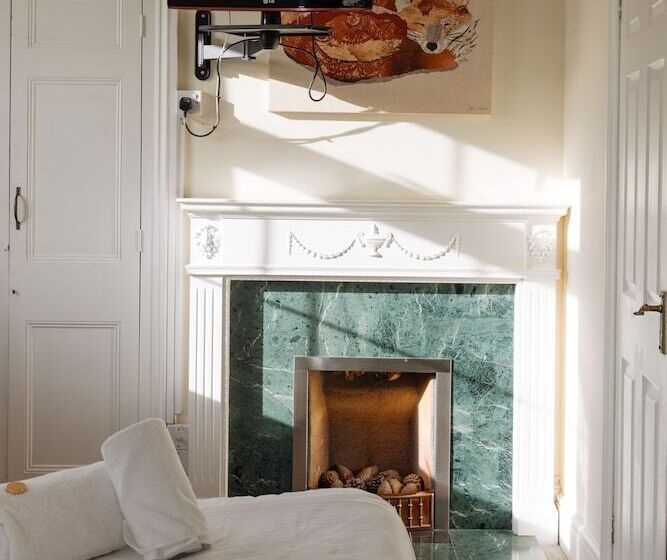 בית מלון כפרי The Horton Inn