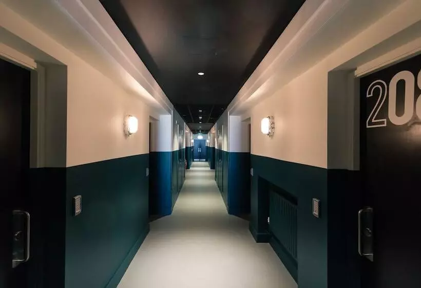 הוסטל Latroupe Jacobs Inn