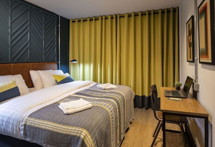 旅馆 Latroupe Jacobs Inn