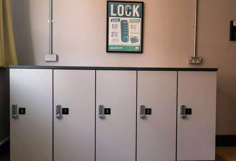 הוסטל Latroupe Jacobs Inn