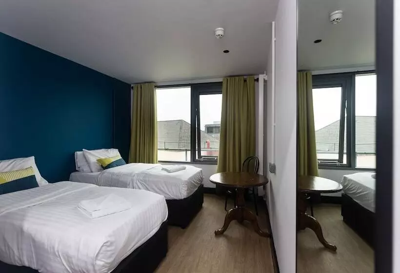 הוסטל Latroupe Jacobs Inn