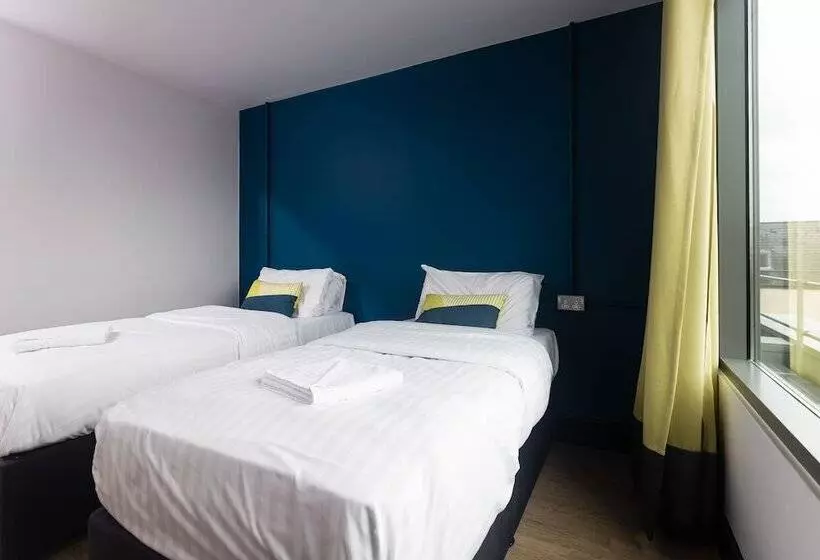 הוסטל Latroupe Jacobs Inn