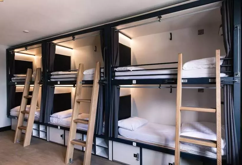 הוסטל Latroupe Jacobs Inn