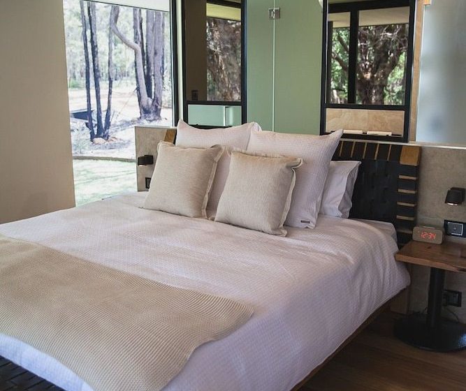 Отель Amaroo Retreat & Spa