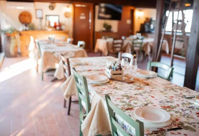 Hotelli Borgo Il Poggio Agritourismo